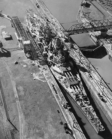 File:Missouri panama canal.jpg