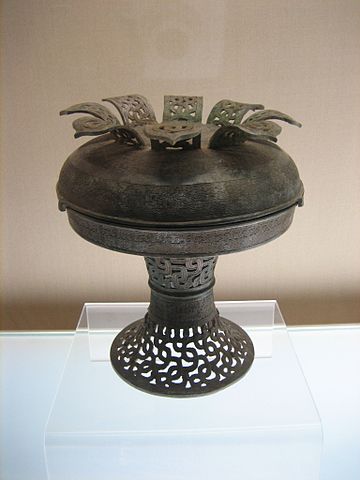 File:Pu with openwork interlaced dragons design.jpg