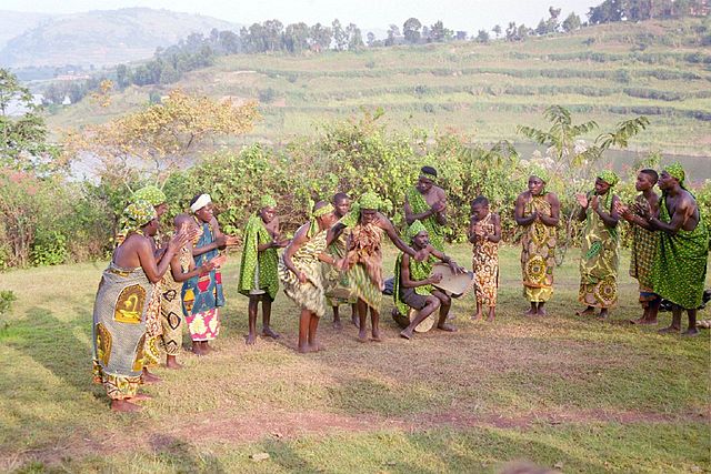 File:Batwa Uganda.jpg