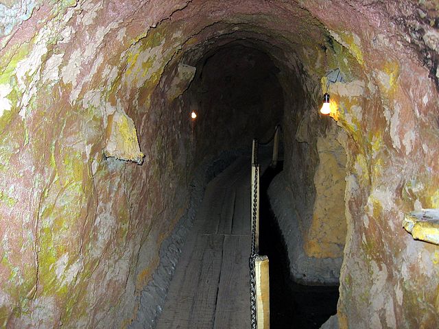 File:Turpan-karez-museo-d02.jpg