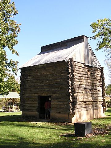 File:MyrtlefordVicTobaccoDryingHut.JPG