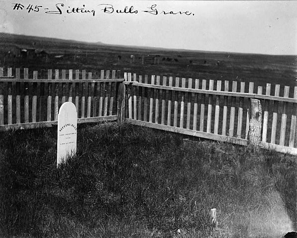 File:Sitting Bull's grave.jpg