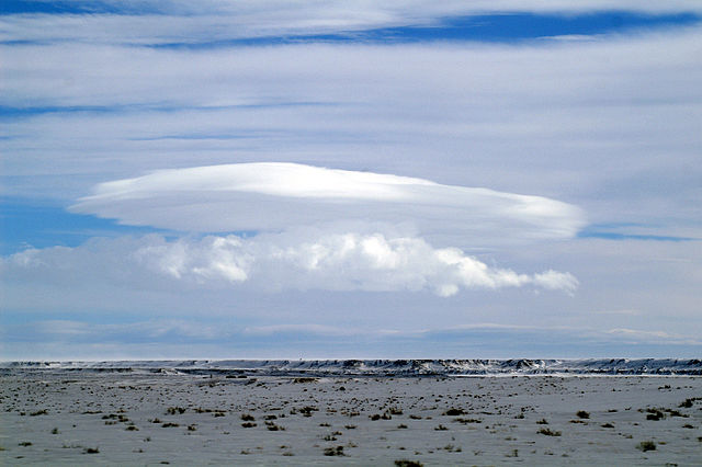 File:Lenticular Cloud in Wyoming 0034b.jpg