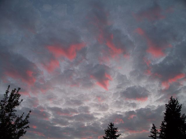 File:Red Color in Gray Clouds.JPG