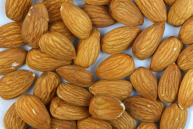 File:Sa almonds.jpg