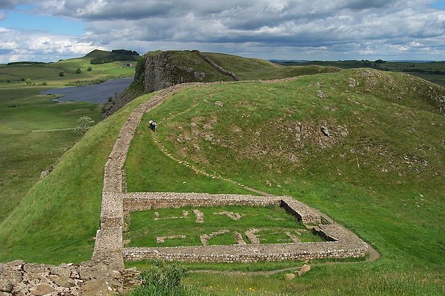 File:Milecastle 39 on Hadrian's Wall.jpg