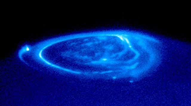 File:Jupiter.Aurora.HST.UV.jpg