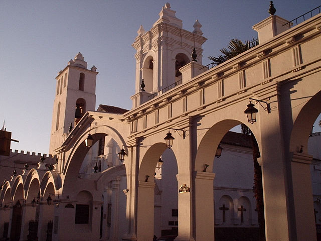 File:Sucre downtown.jpg