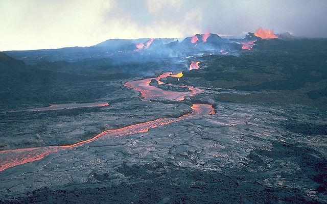 File:Aa channel flow from Mauna Loa.jpg