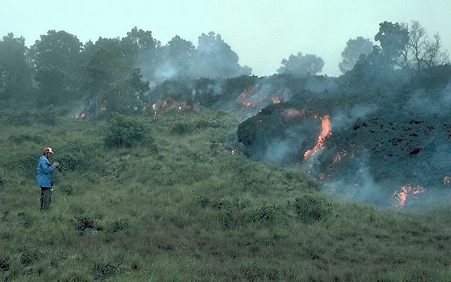 File:Aa flow from Mauna Loa.jpg