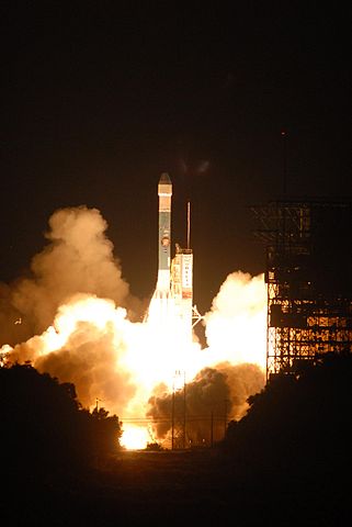 File:Phoenix Launch 04 08 2007.jpg