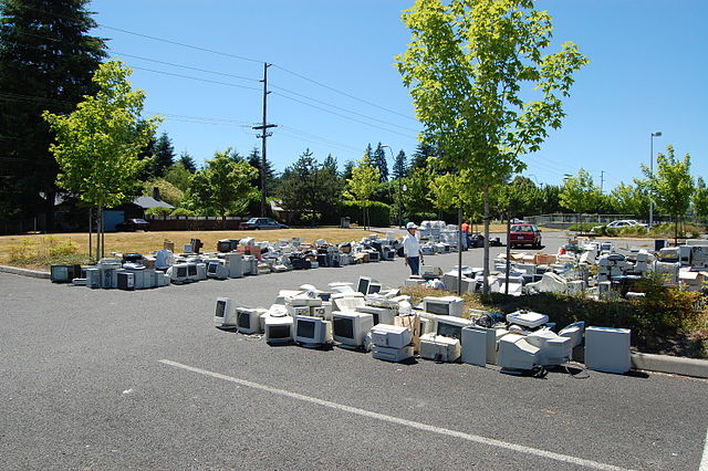 File:Computer Recycling.JPG