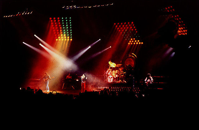 File:Queen 12041982 01 800b.jpg