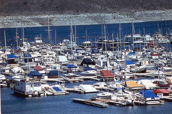 File:Lake Mead Marina.jpg