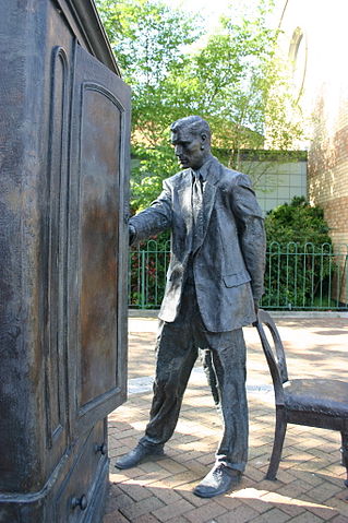 File:Statue of C.S. Lewis, Belfast.jpg