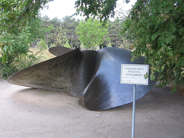 File:Voroshilov cruiser propeller at the Museum on Sapun Mountain.jpg