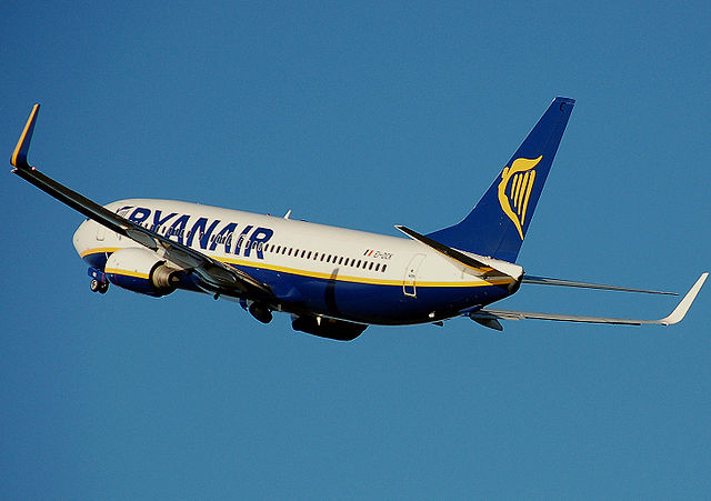 File:Ryanair.b737-800.aftertakeoff.arp.jpg