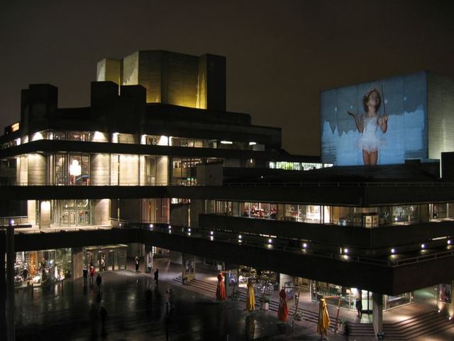 File:Nattheatrelondon.700px.jpg