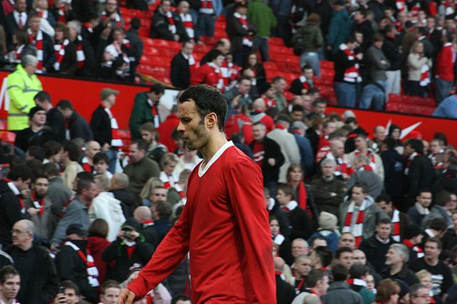 File:Ryan Giggs vs Man City 2008.jpg