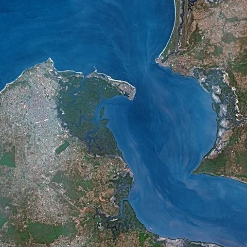 File:Banjul SPOT 1045.jpg