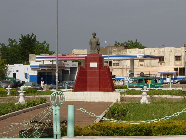 File:Place Abdoul Karim Camara - Bamako.jpg