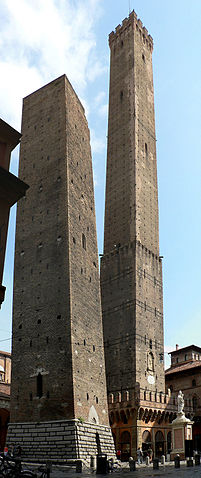 File:2tours bologne 082005.jpg