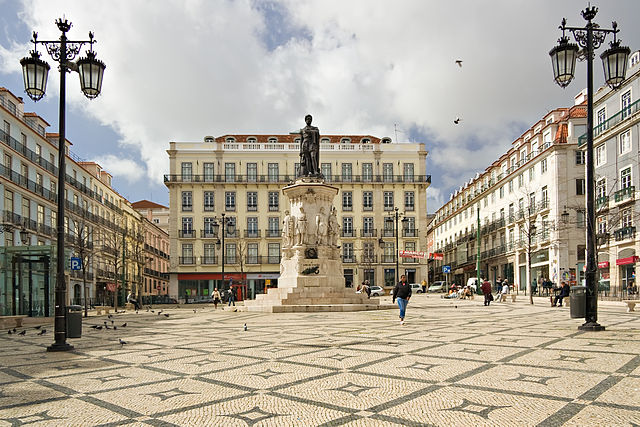 File:Lisbon 10064 Lisboa Pra&ccedil;a Lu&iacute;s de Cam&otilde;es 2006 Luca Galuzzi.jpg