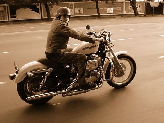 File:Sportster moving.jpg