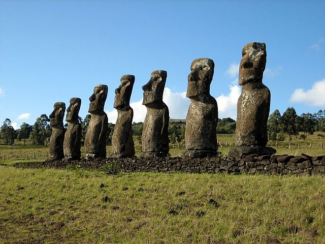 File:Ahu-Akivi-1.JPG