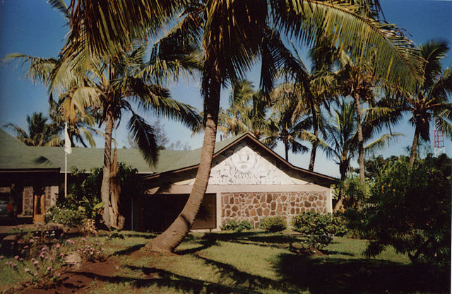File:HangaroaAlcaldía.jpg