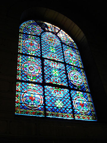 File:St Germain des Pr&eacute;s fen&ecirc;tre.jpg