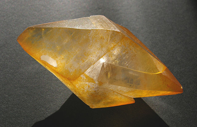 File:Calcite jaune.jpg
