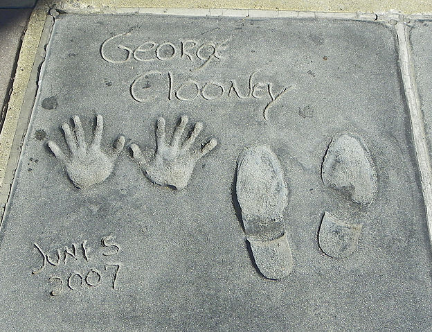 File:GeorgeClooneyGraumanHandFootprintsOct10.jpg