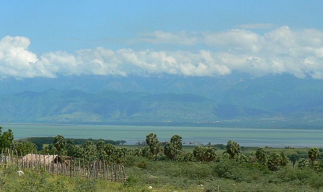 File:07-05-11LagoEnriquilloDR.jpg