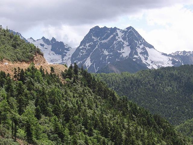 File:Diqing, Yunnan, China.jpg