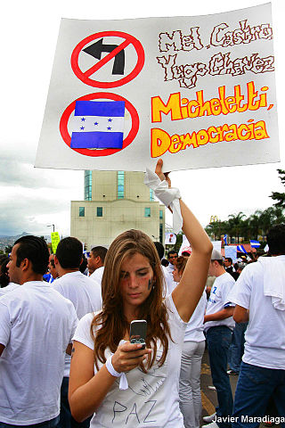 File:Pro-Micheletti demonstrators.jpg