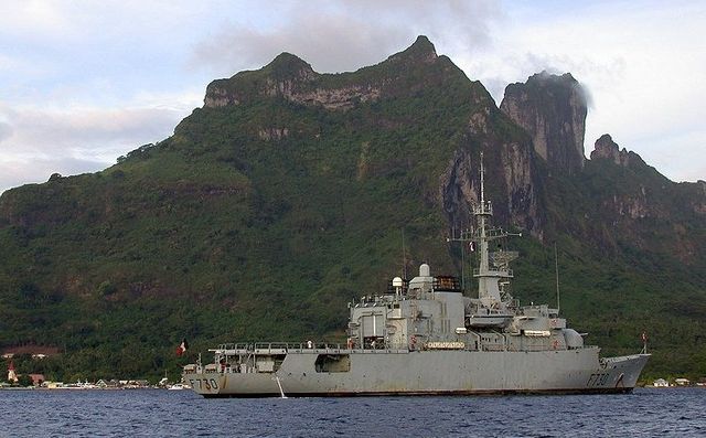 File:Floreal-Bora-Bora.jpg