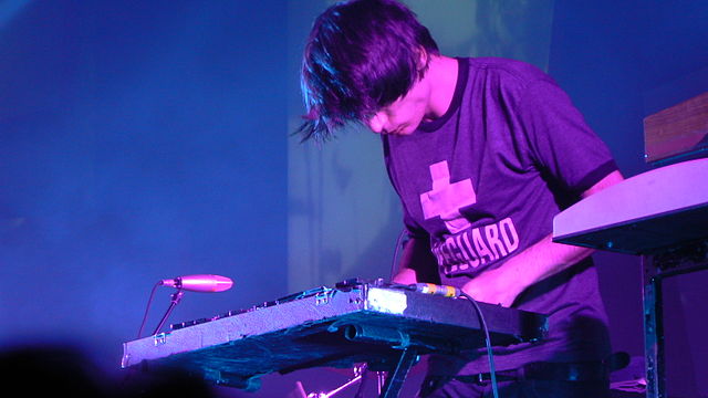 File:Jonny Greenwood Synth (Amsterdam).jpg