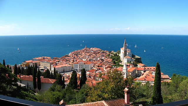 File:Piran Stadtpanorama.jpg